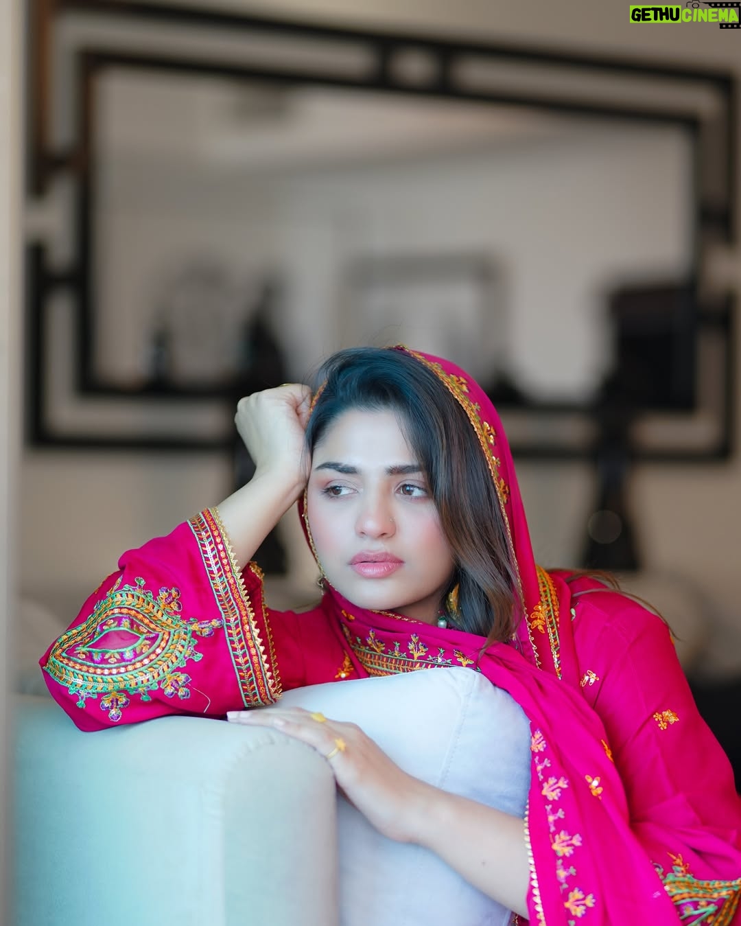 Hira Soomro - 90.1K Likes - This Eid I mostly wore @aneelas_collection because one they are reliable two they deliver on promised timeline three their quality is 10 on 10 unlike other mainstream brands……
📸 @areebaziz960