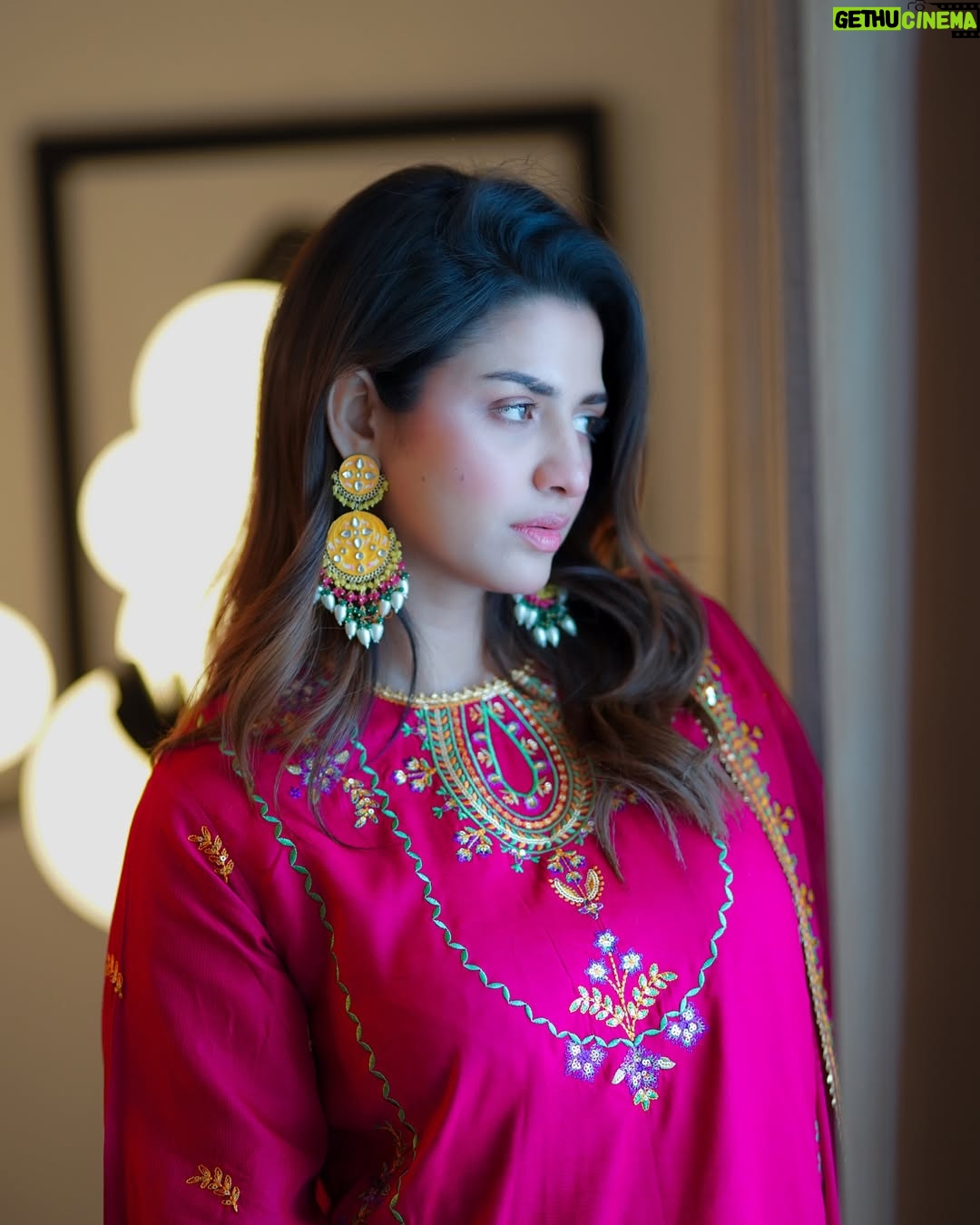 Hira Soomro - 90.1K Likes - This Eid I mostly wore @aneelas_collection because one they are reliable two they deliver on promised timeline three their quality is 10 on 10 unlike other mainstream brands……
📸 @areebaziz960