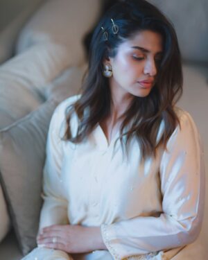 Hira Soomro Instagram - ✨✨✨
@rukhdesigns 
@areebaziz960