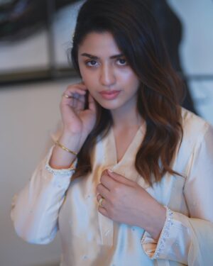 Hira Soomro Instagram - ✨✨✨
@rukhdesigns 
@areebaziz960