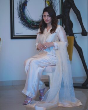 Hira Soomro Instagram - ✨✨✨
@rukhdesigns 
@areebaziz960