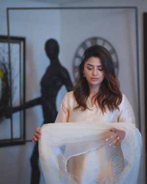 Hira Soomro Instagram - ✨✨✨
@rukhdesigns 
@areebaziz960