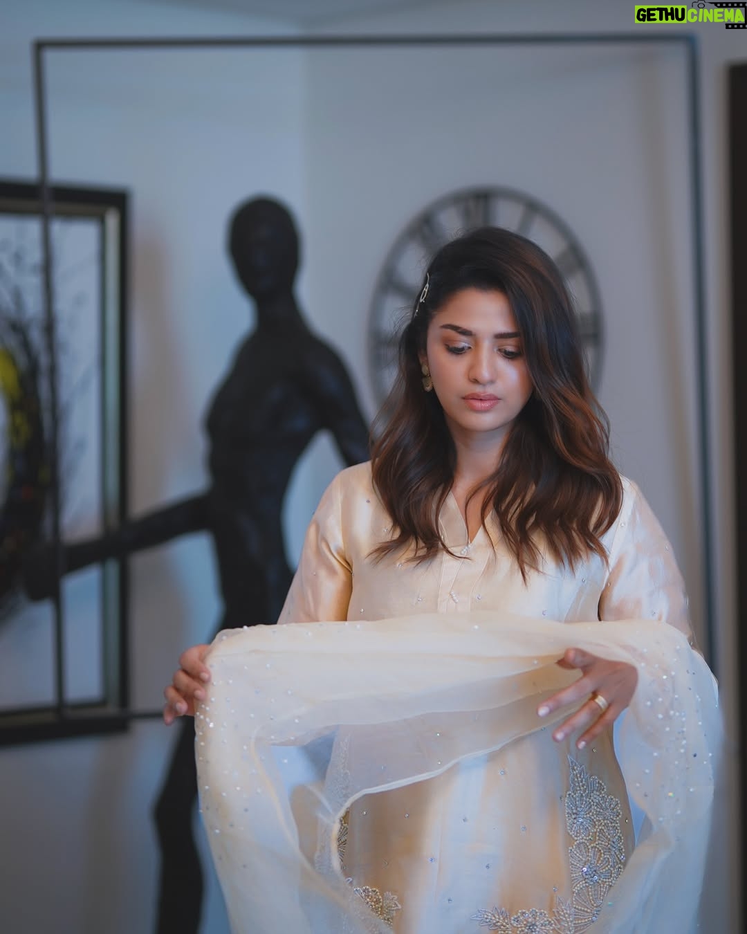 Hira Soomro - 35.3K Likes - ✨✨✨
@rukhdesigns
@areebaziz960