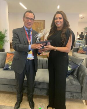 Hoda Saad Instagram - شكرا للجنة المنظمة لمعرض الفرس على هذه الدعوة القيمة و الشكر الموصول لزوار المعرض على حفاوة الترحاب . هنيئا لكم على نجاح الدورة الثانية عشر و على التنظيم المشرف .
مصفف الشعر @fox_m_g
مكياج @moutla_lana_makeupartist