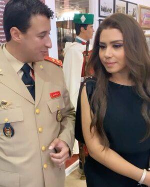 Hoda Saad Instagram - شكرا للجنة المنظمة لمعرض الفرس على هذه الدعوة القيمة و الشكر الموصول لزوار المعرض على حفاوة الترحاب . هنيئا لكم على نجاح الدورة الثانية عشر و على التنظيم المشرف .
مصفف الشعر @fox_m_g
مكياج @moutla_lana_makeupartist