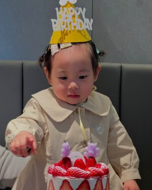 Honey J Instagram - #0405
러브의 두번째 생일🎂🎉
사랑해 딸래미❤️