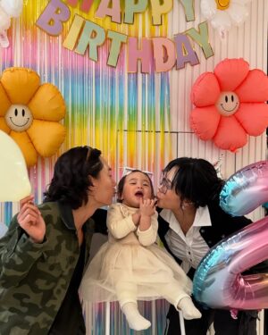 Honey J Instagram - #0405
러브의 두번째 생일🎂🎉
사랑해 딸래미❤️