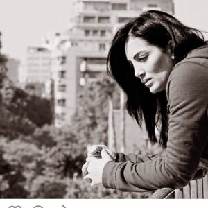 Horeya Farghaly Instagram - خلاص مات جوايا شعور الاستغراب والصدمه كل حاجه بقت متوقعه من اي حد مهما كان كل حاجه بقت مش مفهومه مين مع مين ومين علي مين قلبي وجعني من التفكير 😥