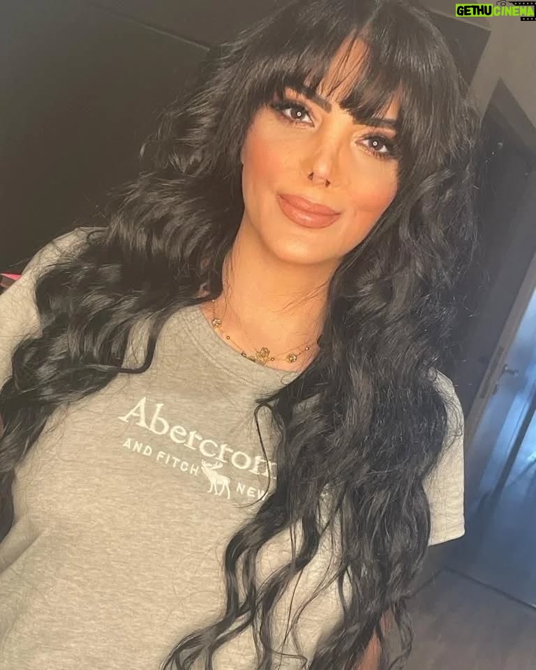 Horeya Farghaly - 19.1K Likes - هل انت من الذين يبتسمون وفي قلوبهم هموم كثيراً ؟؟؟
نعم & لا
#حورية_فرغلي #horeya_farghaly