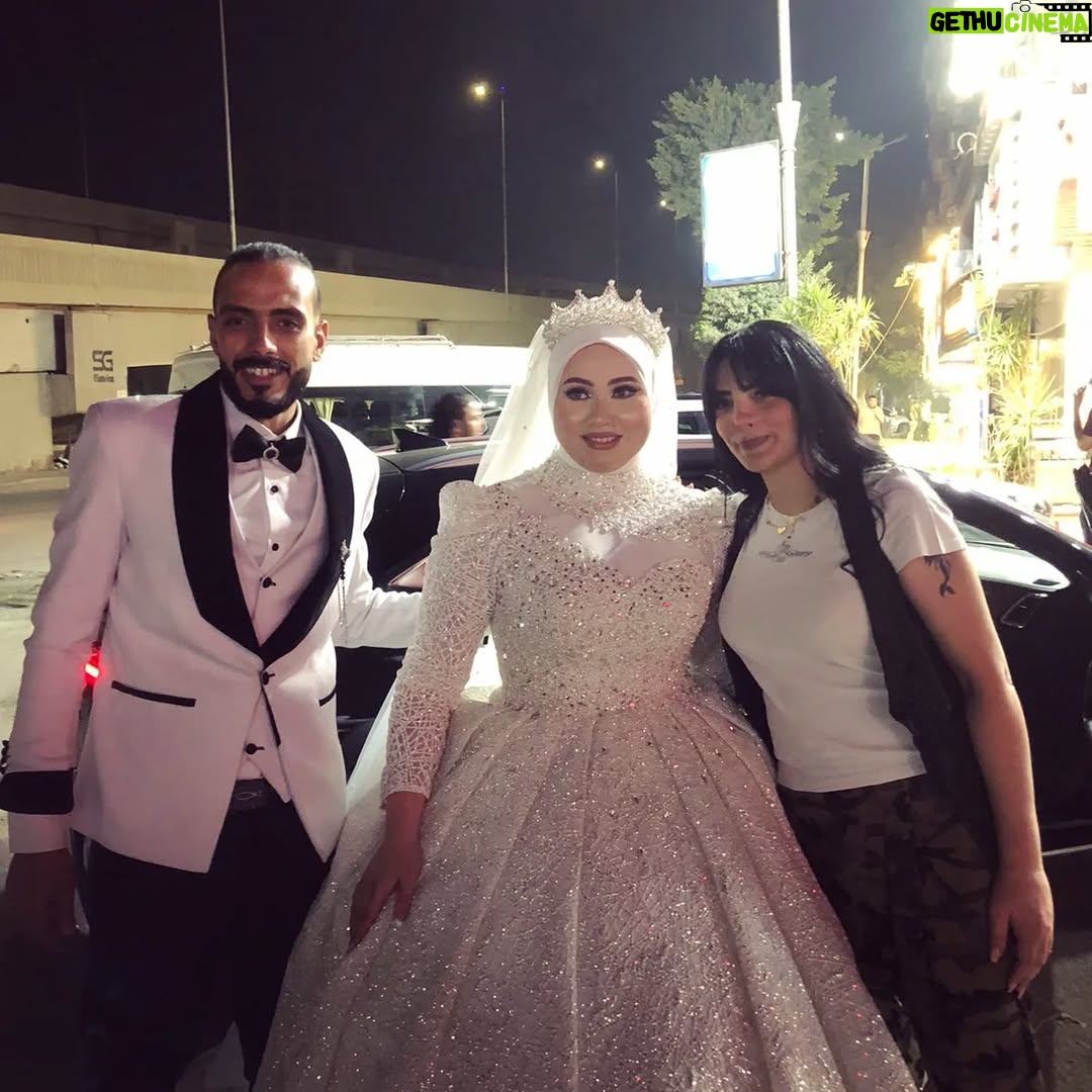 Horeya Farghaly - 13.3K Likes - ربنا يفرح كل الناس يارب شوفتها وانا اللي نزلت من العربية وتصورت معاها كنت فرحانه ليها والله من قلبي ♥️
#حورية_فرغلي #horeya_farghaly