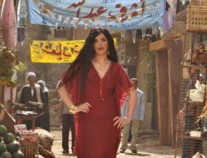 Horeya Farghaly Instagram - فاكرين اسم الفيلم!
#حورية_فرغلي #horeya_farghaly