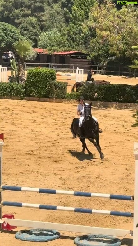Horeya Farghaly - 8.5K Likes - طول ما انت عايز مع ربنا انت في امان يا مان 🐴