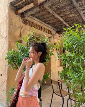 Huang Weiting Instagram - 許願身體健康
🙏🏻
.
.
.
.
.
.
.
.
.

沒有大金髮的照片可以發🤨
頭髮變白金之後好像就不愛拍照
-
這一個禮拜身體微恙
精神/肌肉/體力都非常差，又快到身體極限了說🤕
等待下禮拜核磁共振
希望一切安好
-
最近每每打開手機都想發文
但有空滑手機的時候，一定會睡著
今天因為吃了一個超強b群
把自己當成過年在打掃🫶🏻
有體力果然是第一
#好好反省吧妳