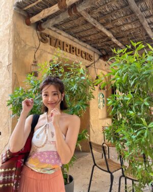 Huang Weiting Instagram - 許願身體健康
🙏🏻
.
.
.
.
.
.
.
.
.

沒有大金髮的照片可以發🤨
頭髮變白金之後好像就不愛拍照
-
這一個禮拜身體微恙
精神/肌肉/體力都非常差，又快到身體極限了說🤕
等待下禮拜核磁共振
希望一切安好
-
最近每每打開手機都想發文
但有空滑手機的時候，一定會睡著
今天因為吃了一個超強b群
把自己當成過年在打掃🫶🏻
有體力果然是第一
#好好反省吧妳