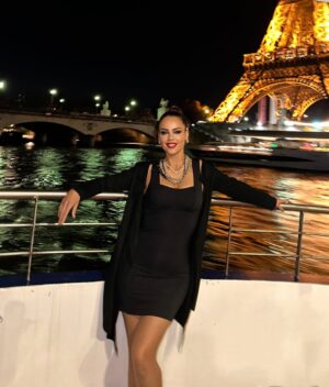 Hygerta Sako Instagram - Hygi in Paris 🥰 #episode2

#paris #toureiffel #eiffeltower #french #parisoutfit #parisienne #parisfrance #hygertasako #travel #instatravel #instadaily #instaparis #bateauxparisiens #bateaumouche #seine #seinecruise