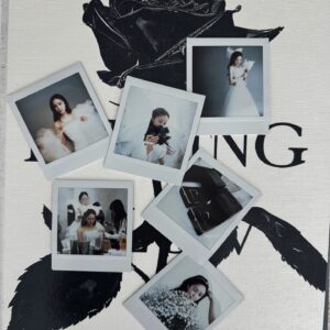 Hyomin Instagram - 인생에 가장 행복한 날을 아름답게 담아내주신 홍장현 작가님과의 촬영. 영원히 간직될 기회와 추억을 선물해주셔서 진심으로 감사드립니다! The happiest day of my life, beautifully captured by @hongjanghyun I am deeply grateful for this opportunity, which will be cherished forever.

Photographer @hongjanghyun 
Behind the scenes @chin_so 
Dress @atelierku_official 
Hair @_kimjihyun_0 
Makeup @won850318
Flower @emilyatelier 
@chaumetofficial 
@jimmychoo 

It wan an honor to have all of you for my new beginning🌹