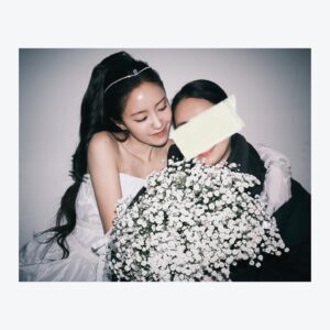 Hyomin Instagram - 인생에 가장 행복한 날을 아름답게 담아내주신 홍장현 작가님과의 촬영. 영원히 간직될 기회와 추억을 선물해주셔서 진심으로 감사드립니다! The happiest day of my life, beautifully captured by @hongjanghyun I am deeply grateful for this opportunity, which will be cherished forever.

Photographer @hongjanghyun 
Behind the scenes @chin_so 
Dress @atelierku_official 
Hair @_kimjihyun_0 
Makeup @won850318
Flower @emilyatelier 
@chaumetofficial 
@jimmychoo 

It wan an honor to have all of you for my new beginning🌹