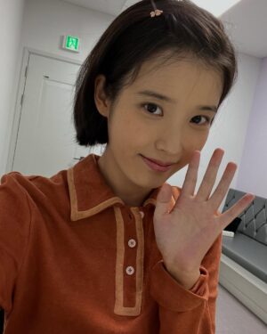 IU Instagram - 1막 비하인드 2탄 🍊
2막 공개 오늘 오후 4시!!
#폭싹속았수다 #whenlifegivesyoutangerines