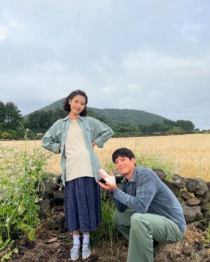 IU Instagram - 1막 비하인드 2탄 🍊
2막 공개 오늘 오후 4시!!
#폭싹속았수다 #whenlifegivesyoutangerines