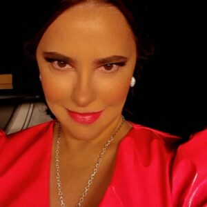 Ia Parulava Instagram - #womaninred #goodmorning ##loveyourself