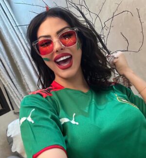 Ibtissam Tiskat Instagram - مبروك علينا الفوز ، شكرا لمنتخبنا المغربي اليوم فرحتونا بزاف ولعبتو بالدم الله يحفظكم يا أسود  الأطلس ويوفقكم فالمباراة القادمة إن شاء الله 💚❤️ 

#vivelemaroc #morocco #qatar #mondiale