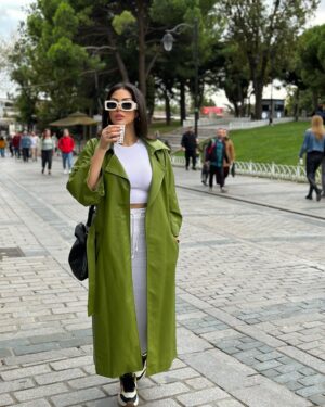 Ibtissam Tiskat Instagram - No matter what age .. 
I’ll always need you mom 💚 
 Machaalah allah y7emik 🫶🏼 

#sultanahmed #ayasofia #turkey #istanbul #purelove #mom #forever #ibtissamtiskat