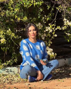 Ibtissam Tiskat Instagram - .يوم سعيد أرجوه لكم من رب عظيم خزائنه لا تنفذ ورحمته وسعت كل 🤍شيئ 
Happy women’s day 🤍
@redbenshop 

#ابتسام_تسكت #فاتنة_تسكت