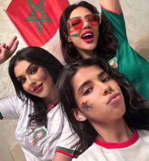 Ibtissam Tiskat Instagram - مبروك علينا الفوز ، شكرا لمنتخبنا المغربي اليوم فرحتونا بزاف ولعبتو بالدم الله يحفظكم يا أسود  الأطلس ويوفقكم فالمباراة القادمة إن شاء الله 💚❤️ 

#vivelemaroc #morocco #qatar #mondiale