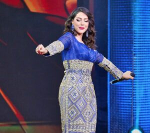 Ibtissam Tiskat Instagram - .من برايم نصف النهائي لالة العروسة 
.غدا مساء على الأولى في الساعة (22:00) 
بتوقيت المغرب 
 @elmagnifiqueofficial 👗
@mysterylook 💄
@salontop_2000 💇‍♀️
 

@lalalaaroussaofficiel 
@al_aoula