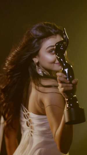 Idhika Paul Instagram - Rocking the world with the surreal BLACK LADY herself…🫶🏻✨

Thank you Filmfare for this accolade 🫶🏻

Gratitude to the entire team of ‘Khadaan’ & my audience, this Black Lady is all our win indeed❤️❤️ 

#reel #reelviral #reelitfeelit #viralaudio #viralvideo #trending #trendingpage #filmfare #accolade #award #khadaan #idhika_paul_official