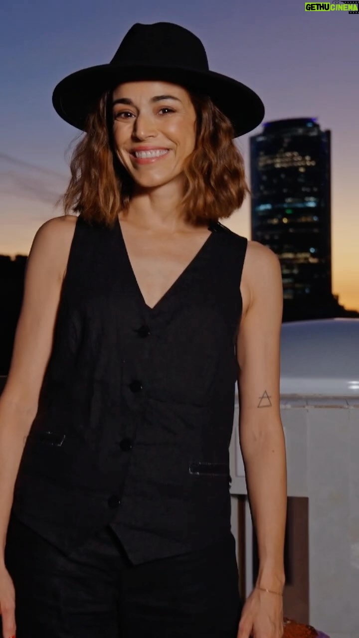 Ignacia Baeza - 2.5K Likes - Me invitaron al evento de @umbrale para conocer la hermosa Colección Shanti. ✨
Como actriz, siempre busco probar diferentes looks y esta colección me hizo sentir MUY cómoda. Cada pieza cuenta una historia, reflejando los 40 años de estilo y creatividad de Umbrale.
Gracias por la invitación y por permitirme ser parte de esta experiencia. 💫