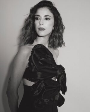 Ignacia Baeza Instagram - Ignacia Baeza @revista_ya 

Talento @baezaignacia 
Fotos @pez_vasquez 
Glam @alemakeupart 
Estilismo @sofiordenes 
Top y Pantalón @sofiordenes 
#yacoleccion #ignaciabaeza #actriz