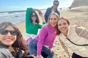 Ignacia Baeza Instagram - Hoy es el final de la #generación98.  Solo quiero agradecer por la oportunidad de haber sido parte. 🎬🖤
Gracias a todo el equipo inmenso y atómico que está detrás, al elenco hermoso y talentoso con el que compartí momentos inolvidables. Gracias a Loreto por todos estos meses de la mano, aprendí mucho de ella. 
Gracias a mis hijos @lucasmaffeil @sofiagdl los quiero mucho y por supuesto gracias  a  Pablo Illanes por su gran historia que nos cautivó a todos. 🖤🎬 

@mariaomegnaoficial @palomamoreno @danielaramirezactriz @gabrielcanasg @nicoyarzun @fele.rojasd @nicpo @conmackenna @gaburzua 
 @joseantonioraffo @lobosch @francaimboden @franciscoreyesmor @pin_montane @luzvaldiviesoactriz @pin_montane @quenarencoret @bdellaschiava @nicolas_alemparte @bachaomegna  @tamaraacostazambra @mega.tv 

Gracias a cada uno de ustedes. ¡Gracias totales! 🙏 ¡Hasta la próxima! 🚀