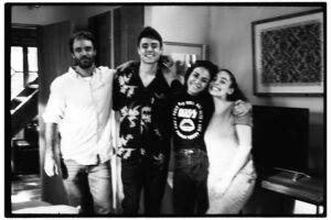 Ignacia Baeza Instagram - Hoy es el final de la #generación98.  Solo quiero agradecer por la oportunidad de haber sido parte. 🎬🖤
Gracias a todo el equipo inmenso y atómico que está detrás, al elenco hermoso y talentoso con el que compartí momentos inolvidables. Gracias a Loreto por todos estos meses de la mano, aprendí mucho de ella. 
Gracias a mis hijos @lucasmaffeil @sofiagdl los quiero mucho y por supuesto gracias  a  Pablo Illanes por su gran historia que nos cautivó a todos. 🖤🎬 

@mariaomegnaoficial @palomamoreno @danielaramirezactriz @gabrielcanasg @nicoyarzun @fele.rojasd @nicpo @conmackenna @gaburzua 
 @joseantonioraffo @lobosch @francaimboden @franciscoreyesmor @pin_montane @luzvaldiviesoactriz @pin_montane @quenarencoret @bdellaschiava @nicolas_alemparte @bachaomegna  @tamaraacostazambra @mega.tv 

Gracias a cada uno de ustedes. ¡Gracias totales! 🙏 ¡Hasta la próxima! 🚀