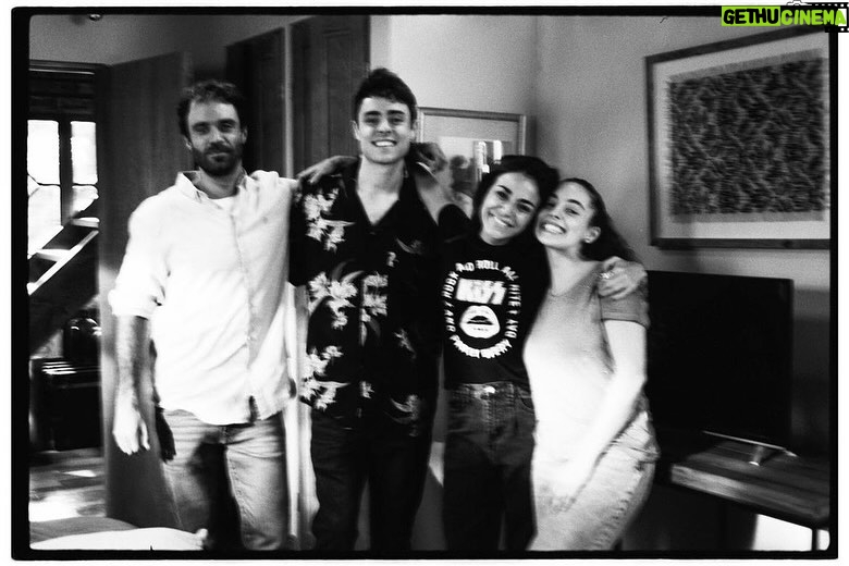 Ignacia Baeza - 17.3K Likes - Hoy es el final de la #generación98. Solo quiero agradecer por la oportunidad de haber sido parte. 🎬🖤
Gracias a todo el equipo inmenso y atómico que está detrás, al elenco hermoso y talentoso con el que compartí momentos inolvidables. Gracias a Loreto por todos estos meses de la mano, aprendí mucho de ella.
Gracias a mis hijos @lucasmaffeil @sofiagdl los quiero mucho y por supuesto gracias a Pablo Illanes por su gran historia que nos cautivó a todos. 🖤🎬
@mariaomegnaoficial @palomamoreno @danielaramirezactriz @gabrielcanasg @nicoyarzun @fele.rojasd @nicpo @conmackenna @gaburzua
@joseantonioraffo @lobosch @francaimboden @franciscoreyesmor @pin_montane @luzvaldiviesoactriz @pin_montane @quenarencoret @bdellaschiava @nicolas_alemparte @bachaomegna @tamaraacostazambra @mega.tv
Gracias a cada uno de ustedes. ¡Gracias totales! 🙏 ¡Hasta la próxima! 🚀