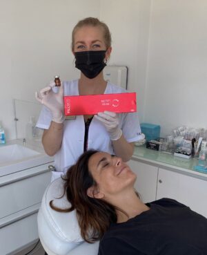 Ignacia Baeza Instagram - Junto a nuestra querida @baezaignacia que vino a aplicarse vitaminas para preparar su piel para luego realizar una mesoterapia para potenciar los resultados.

🌟 Mesoterapia nctf   refuerzo extra.

Gracias por confiar en nosotras!

…
www.skinup.cl
 56962293490
Av. Presidente Kennedy 5770 Oficina 1104, Vitacura