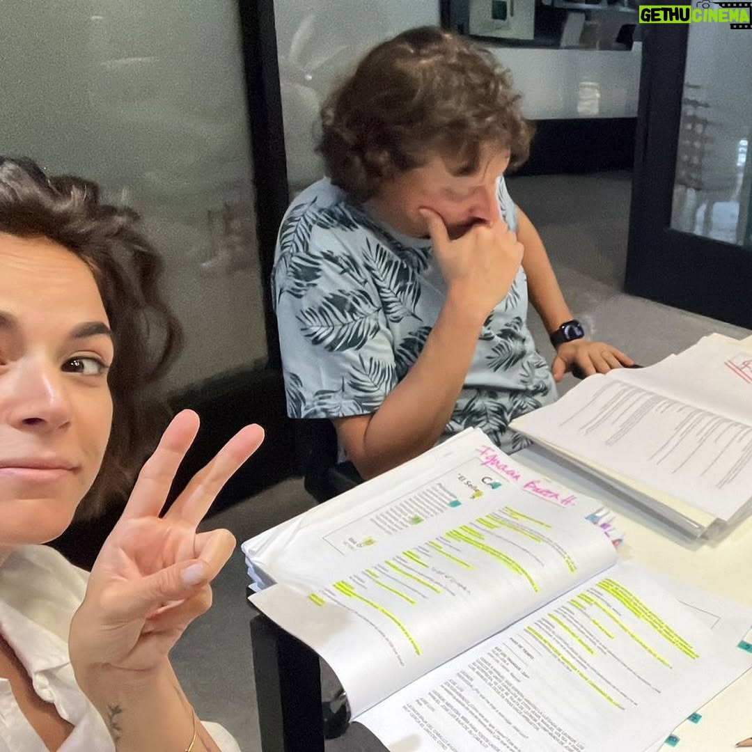 Ignacia Baeza - 5.7K Likes - Hoy quiero tomar un momento para expresar mis agradecimientos 🤍
Terminaron las grabaciones de “El Señor de la Querencia”, me siento inmensamente agradecida y emocionada por mi personaje “Mercedes de los Rios”
Gracias a @mega.tv @quenarencoret, por la confianza en mí, y a @patolopezvic, por creer en mi trabajo. Un reconocimiento muy especial para mis directores adorados, @nicoalemparte y @f_diazarraztio, gracias por esta experiencia ❤️
Gracias a todo el equipo que está detrás sin ellos NADA sería posible !!! Y mención especial a nuestro tremendo señor de la querencia @gabrielcanasg 👏🏼
Por supuesto muchas gracias a todo el elenco, por el apoyo y compañerismo durante estos meses. Ha sido un verdadero honor trabajar con cada uno de ustedes. 🎬
Nos vemos en la próxima!