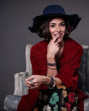 Ignacia Baeza Instagram - Se viene un nuevo personaje y un nuevo desafío. Esta vez interpretaré a Mercedes para “El Señor de la Querencia” 🖤

La van a ver?