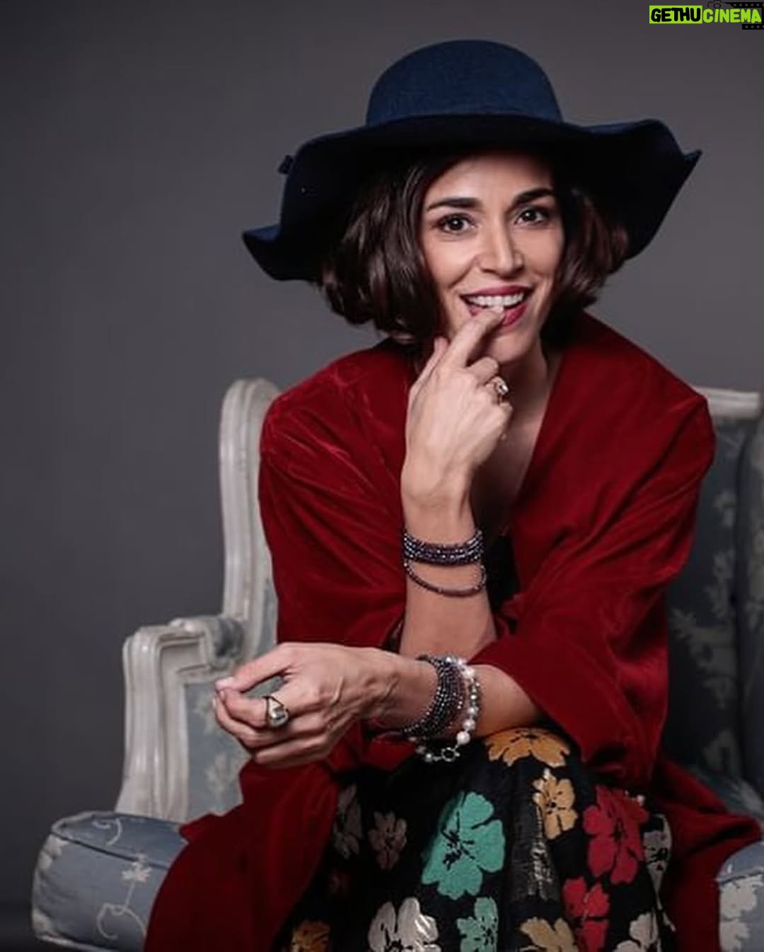 Ignacia Baeza - 3.2K Likes - Se viene un nuevo personaje y un nuevo desafío. Esta vez interpretaré a Mercedes para “El Señor de la Querencia” 🖤
La van a ver?