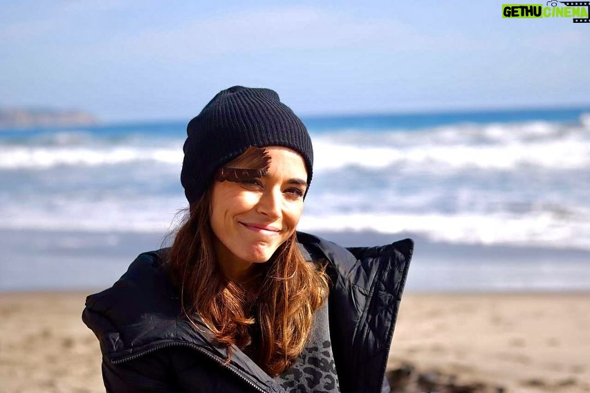 Ignacia Baeza - 17.3K Likes - Hoy es el final de la #generación98. Solo quiero agradecer por la oportunidad de haber sido parte. 🎬🖤
Gracias a todo el equipo inmenso y atómico que está detrás, al elenco hermoso y talentoso con el que compartí momentos inolvidables. Gracias a Loreto por todos estos meses de la mano, aprendí mucho de ella.
Gracias a mis hijos @lucasmaffeil @sofiagdl los quiero mucho y por supuesto gracias a Pablo Illanes por su gran historia que nos cautivó a todos. 🖤🎬
@mariaomegnaoficial @palomamoreno @danielaramirezactriz @gabrielcanasg @nicoyarzun @fele.rojasd @nicpo @conmackenna @gaburzua
@joseantonioraffo @lobosch @francaimboden @franciscoreyesmor @pin_montane @luzvaldiviesoactriz @pin_montane @quenarencoret @bdellaschiava @nicolas_alemparte @bachaomegna @tamaraacostazambra @mega.tv
Gracias a cada uno de ustedes. ¡Gracias totales! 🙏 ¡Hasta la próxima! 🚀