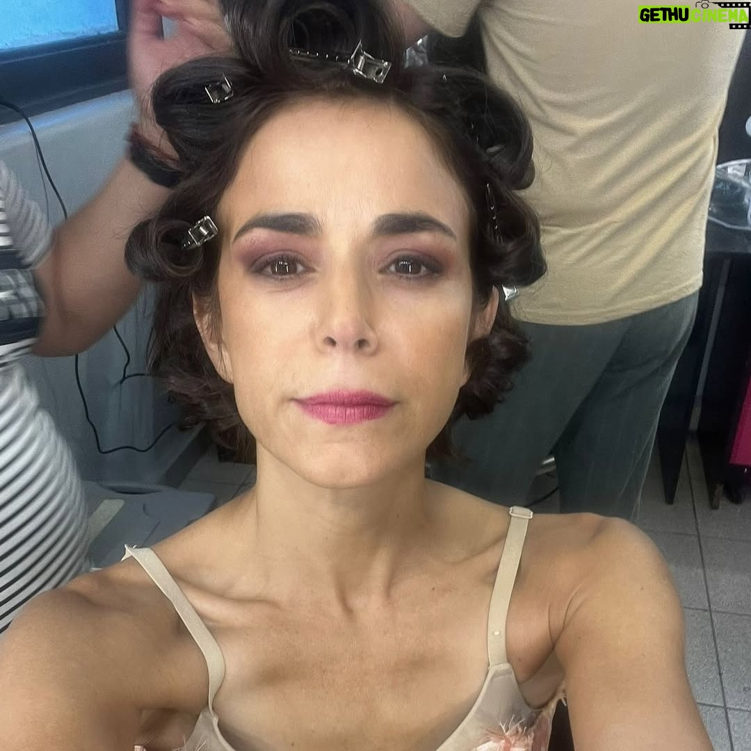 Ignacia Baeza - 5.7K Likes - Hoy quiero tomar un momento para expresar mis agradecimientos 🤍
Terminaron las grabaciones de “El Señor de la Querencia”, me siento inmensamente agradecida y emocionada por mi personaje “Mercedes de los Rios”
Gracias a @mega.tv @quenarencoret, por la confianza en mí, y a @patolopezvic, por creer en mi trabajo. Un reconocimiento muy especial para mis directores adorados, @nicoalemparte y @f_diazarraztio, gracias por esta experiencia ❤️
Gracias a todo el equipo que está detrás sin ellos NADA sería posible !!! Y mención especial a nuestro tremendo señor de la querencia @gabrielcanasg 👏🏼
Por supuesto muchas gracias a todo el elenco, por el apoyo y compañerismo durante estos meses. Ha sido un verdadero honor trabajar con cada uno de ustedes. 🎬
Nos vemos en la próxima!