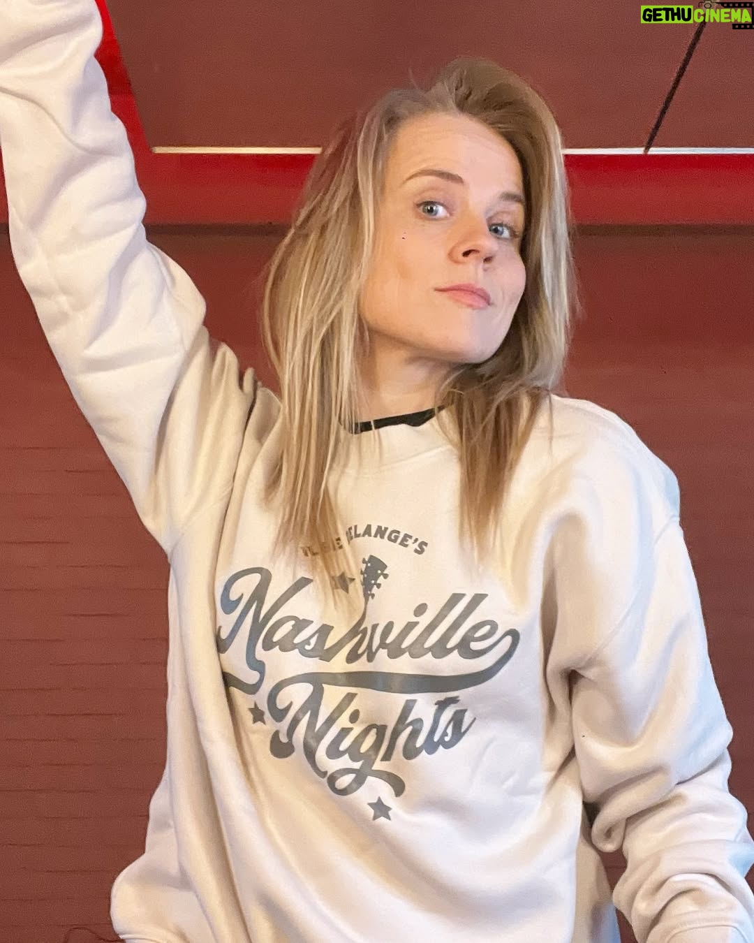 Ilse DeLange - 2.2K Likes - New merch alert! Available via my website and link in my stories. Also at our show tomorrow in Amsterdam 🤗✨