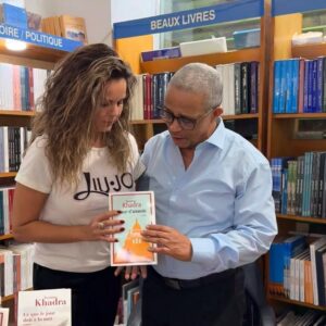 Imen Noel Instagram - Retrouver Yasmina Khadra à cette séance de dédicace, c’était un moment riche d’inspiration et d’encouragement, comme toujours. Je suis impatiente de découvrir son dernier ouvrage, qui m’attend déjà ! 
#LecturePassion #RencontreInspirante #yasminakhadra