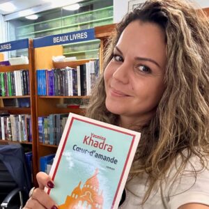 Imen Noel Instagram - Retrouver Yasmina Khadra à cette séance de dédicace, c’était un moment riche d’inspiration et d’encouragement, comme toujours. Je suis impatiente de découvrir son dernier ouvrage, qui m’attend déjà ! 
#LecturePassion #RencontreInspirante #yasminakhadra