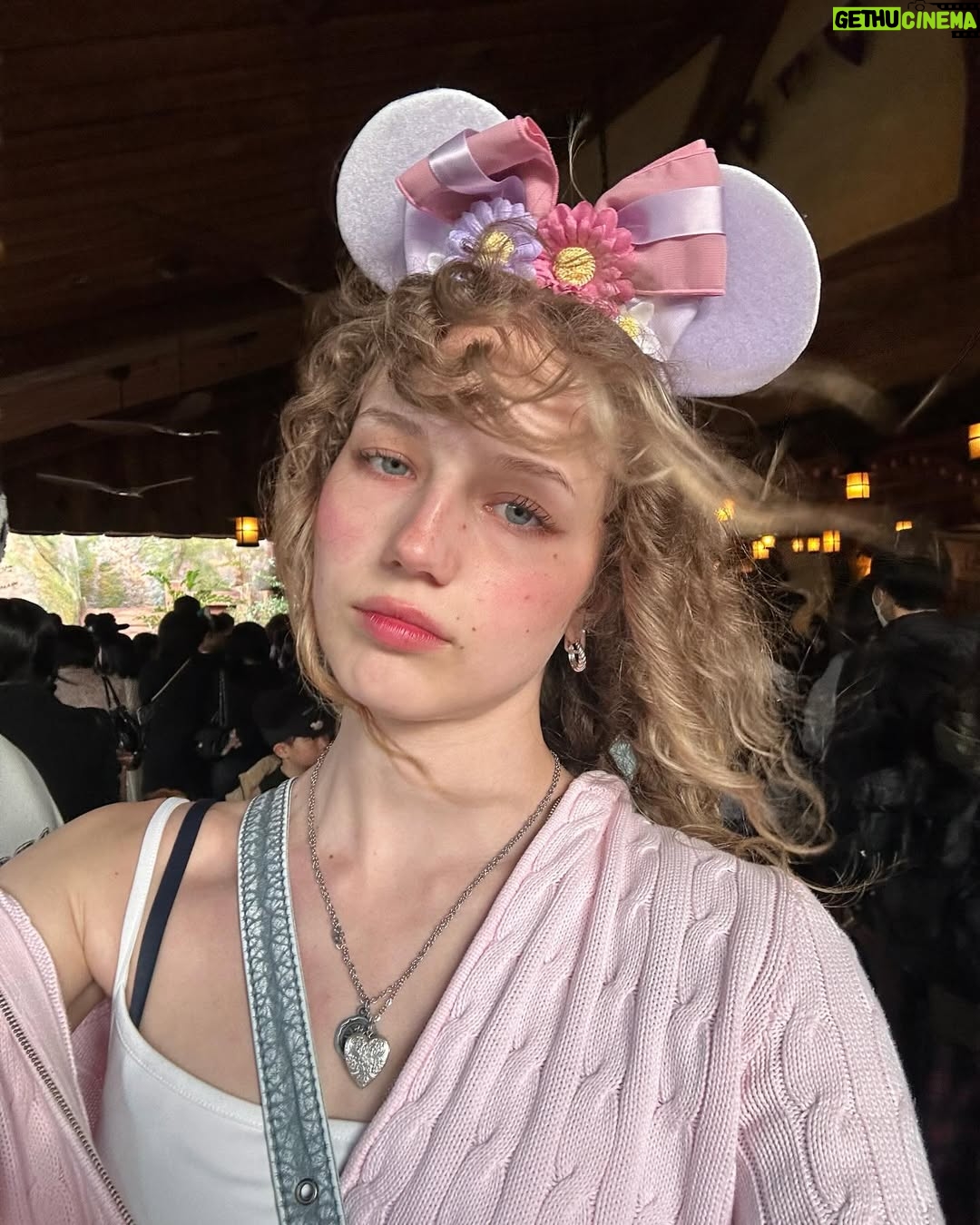 Indi Star - 2.7K Likes - My baby self is crying right now🥹☀️🎨