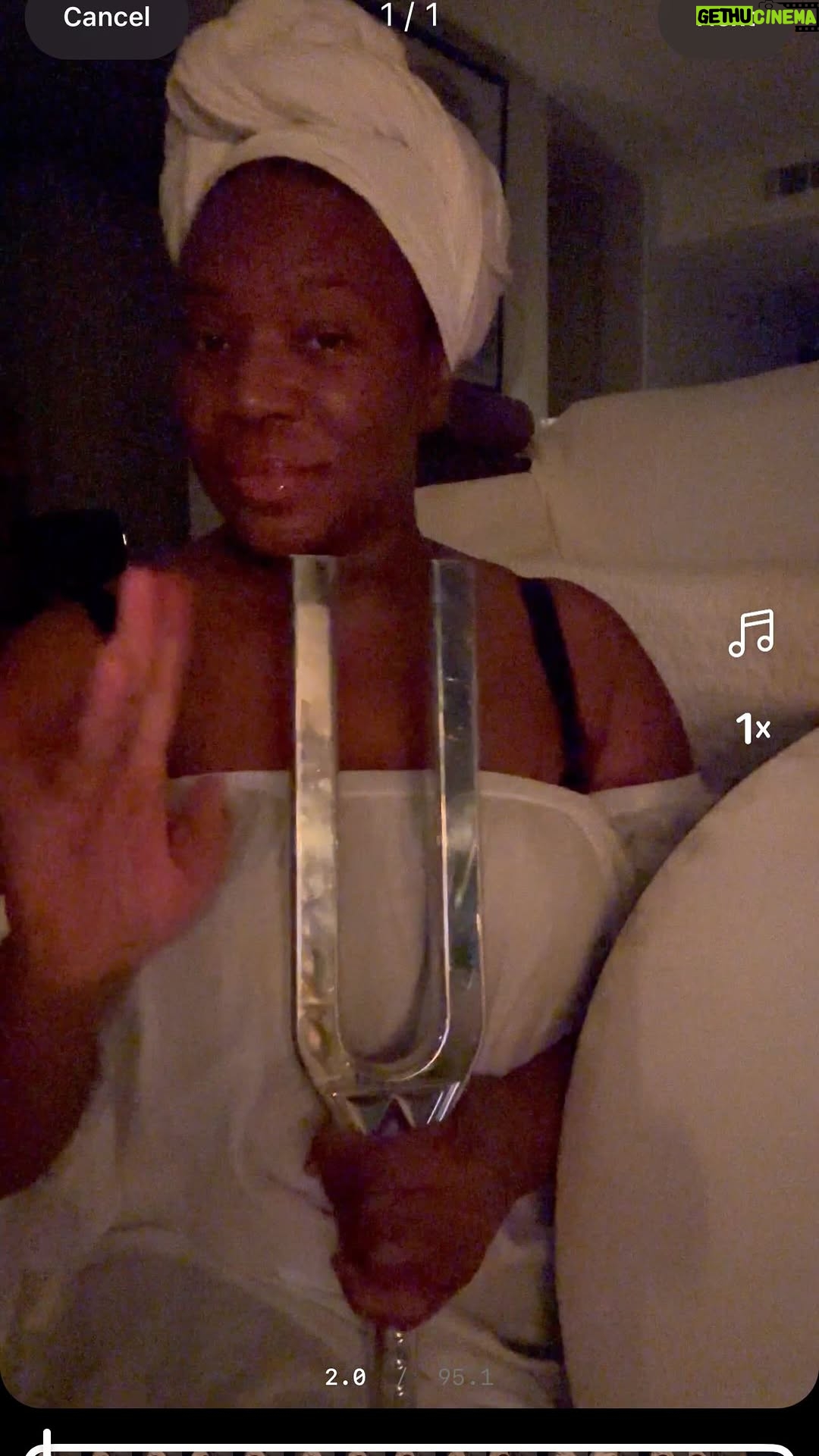 India.Arie - 65.7K Likes - More of all kind of things in my Bio : Full Moon Songs 💛
HAPPY SPRING EQUINOX YALL💜
I have everything I need
To Proceed and Succeed
repost if you feel it#🩵
Tuning Fork: @earth_tuned
Dress: @erikapenaofficial