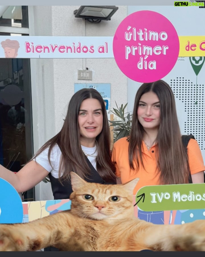 Ingrid Cruz - 27.9K Likes - Último primer día de colegio!!!!❤️
Mi vida hermosa…mi cabeza repasó cada primer día que vivimos …
Y llegamos a cuarto medio!!!!
Estás tan grande
Estoy tan orgullosa
Te amo @emischeinffelt_ con la vida !!!!
Amo el espacio de irte a dejar al colegio ,las mejores conversas y las mejores peleas !!!
Pero siempre juntas ❤️
Con sueño ,con frío …nos toca el último año
@guillermomorales.cl apañando siempre 🛸