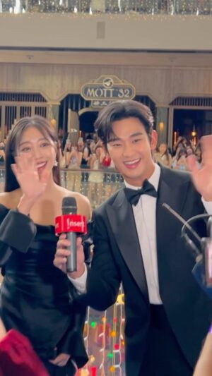 Intan Aletrino Instagram - Blue carpet moment with @soohyun_k216 & @xxadoraa 🫰🏻🫶🏻 

#DisneyContentShowcase24 #knockoff #kimsoohyun #choboah #sooman #queenoftears #drakor #korea #insertlive #transtv