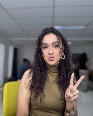 Intan Aletrino Instagram - Been embracing my natural hair on air for a while now. Which look do you like? 👩🏻‍🦱