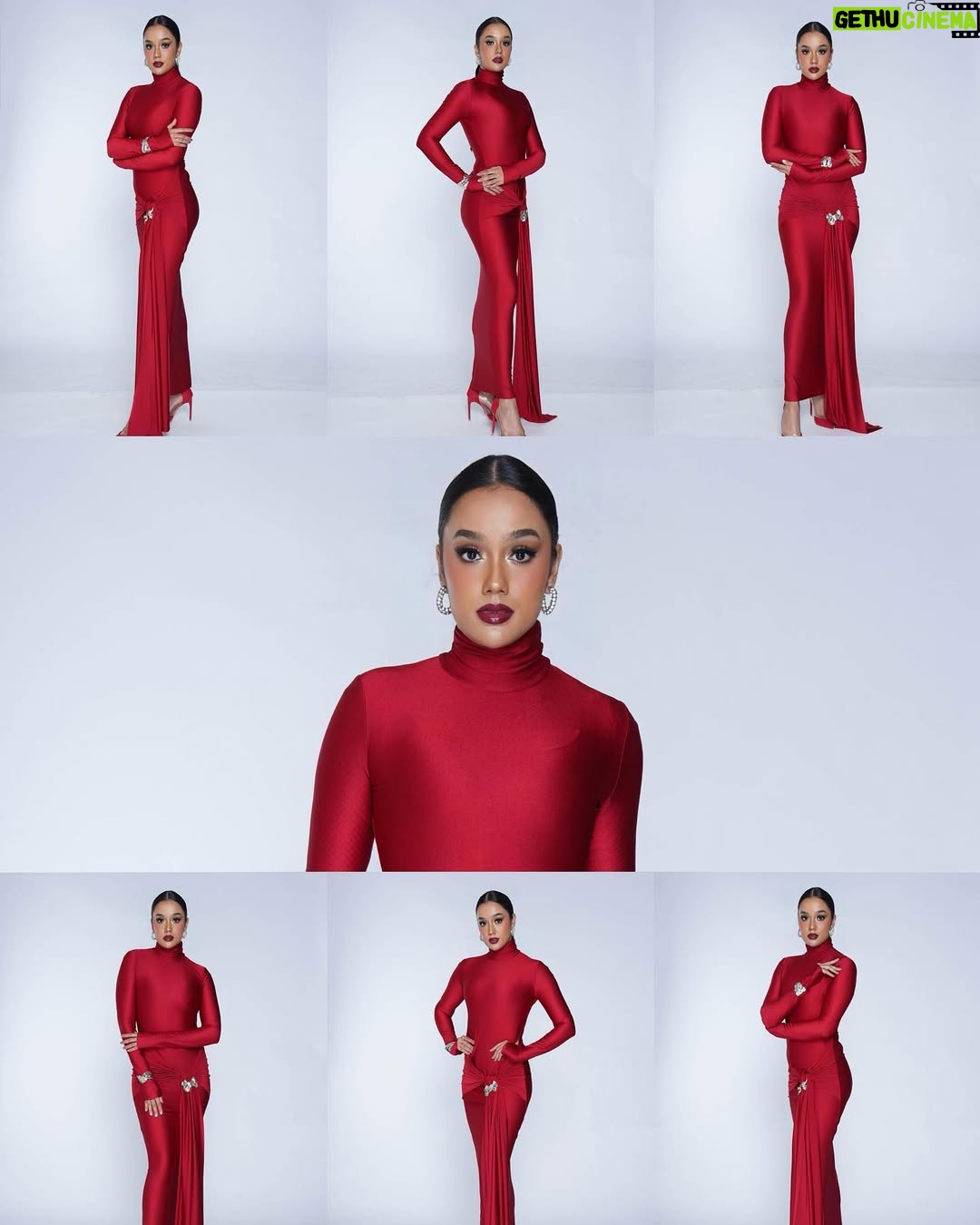 Intan Aletrino - 798 Likes - Yup, couldnāt decide, so I posted them all š
MUA @makeup.hildha
Attire @jowies_official
Stylist @celicakahlaa